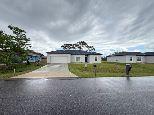 Foto del edificio - Available now!! Adorable 3 Bedroom / 2 Bathroom Home in Palm Bay!!