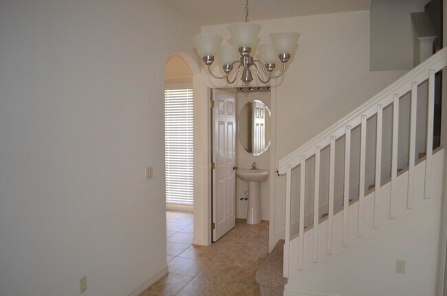 Building Photo - 2/2.5 Townhouse with 1/1 Detached Garage A...