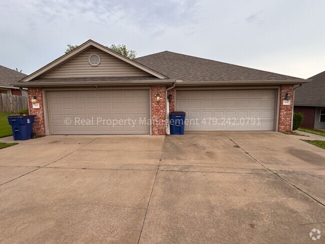 Building Photo - 1003 Trenton Dr
