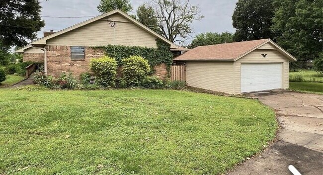 Building Photo - "Charming 3-Bedroom Haven with 2 Baths and 2350 Sq. Ft. of Spacious Living in Springdale!"