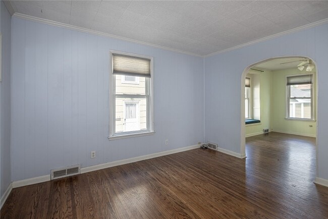 Building Photo - 70 Brentwood St