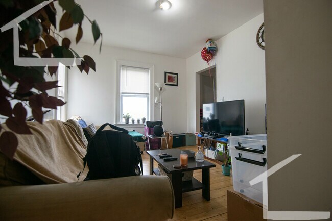 Building Photo - 4 Pearl St