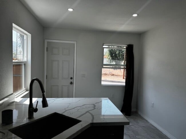 Building Photo - 32976 Bonnie Lea Dr