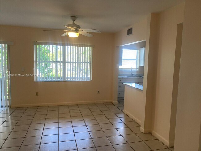 Building Photo - 10772 La Placida Dr