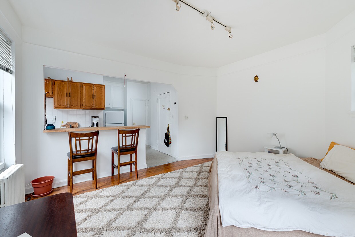 Foto del edificio - 203 W 103rd St