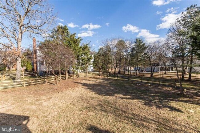 Building Photo - 14213 Floral Park Dr