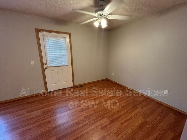 Building Photo - 1423 E Central St