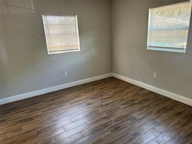 Building Photo - 507 Varsity St