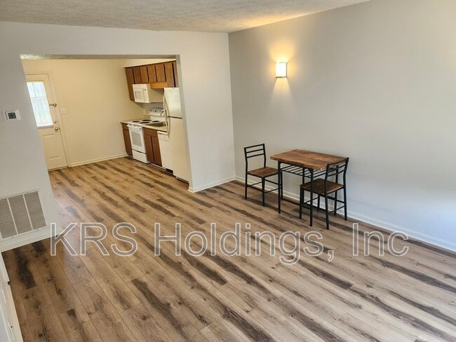 Building Photo - 211 S Waverley St