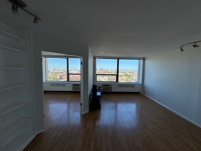 Foto del edificio - 1455 N Sandburg Terrace