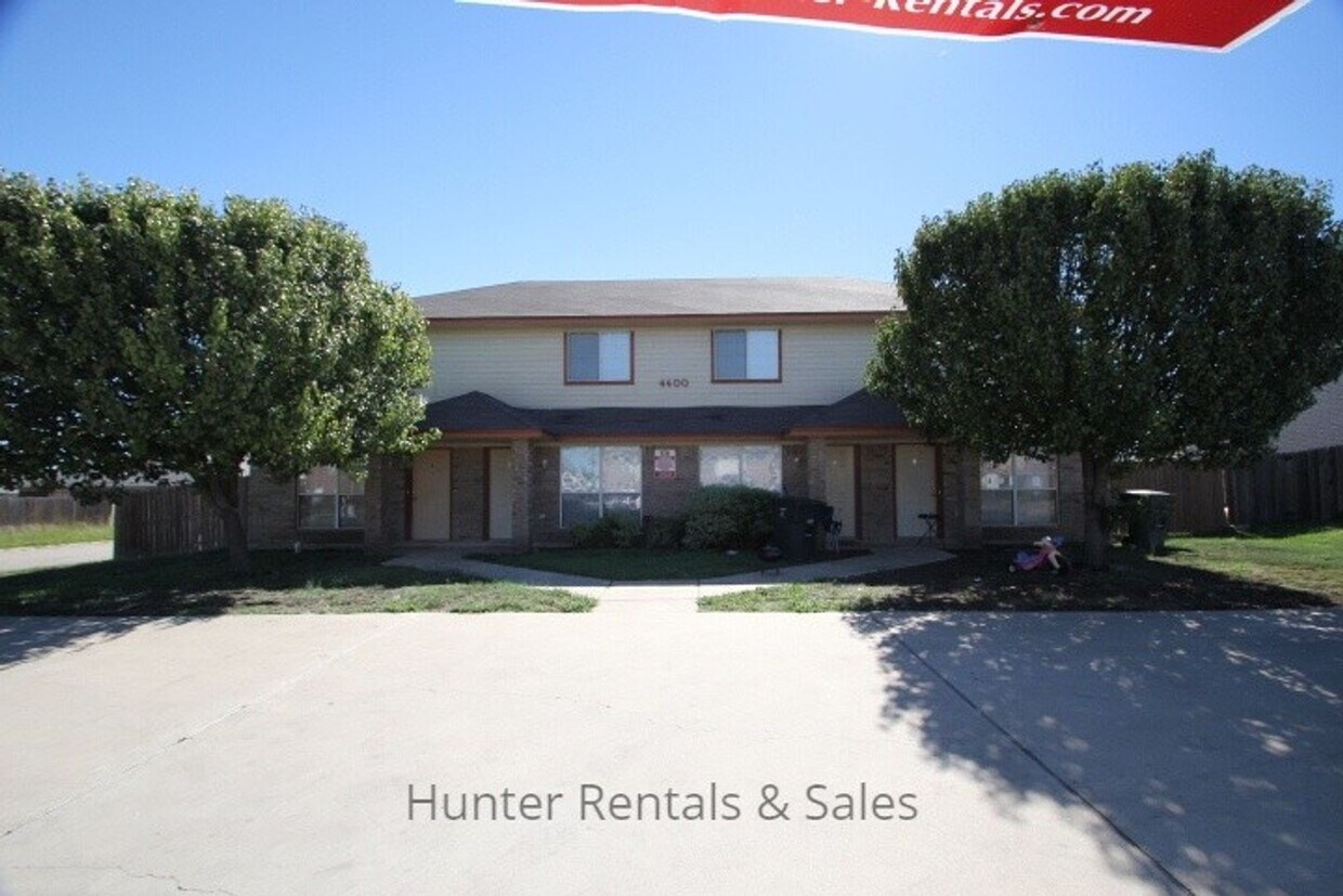 Primary Photo - 2 Bedroom Townhome Ready For You!