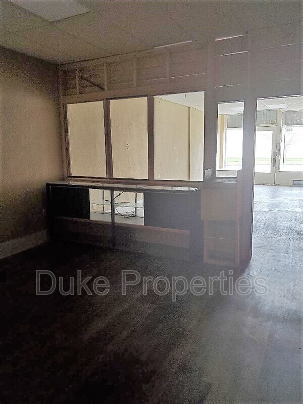 Building Photo - 661 Thurston Rd