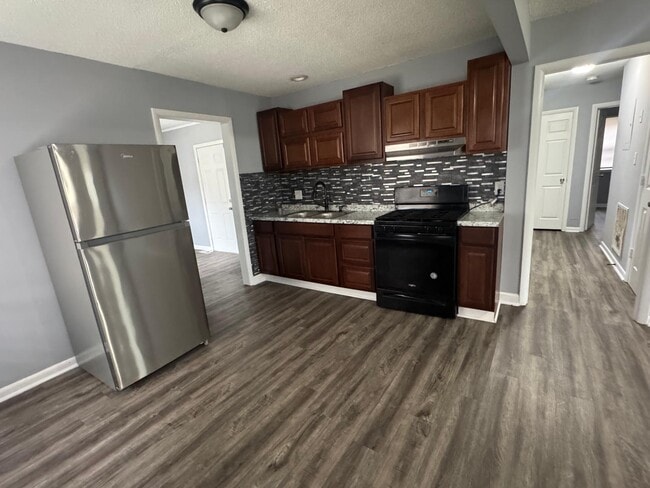 Building Photo - 1016 Augusta Dr