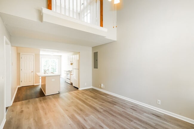 Building Photo - 1464 Rochester Dr