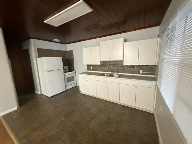 Building Photo - 8801 E Moonrise Ln