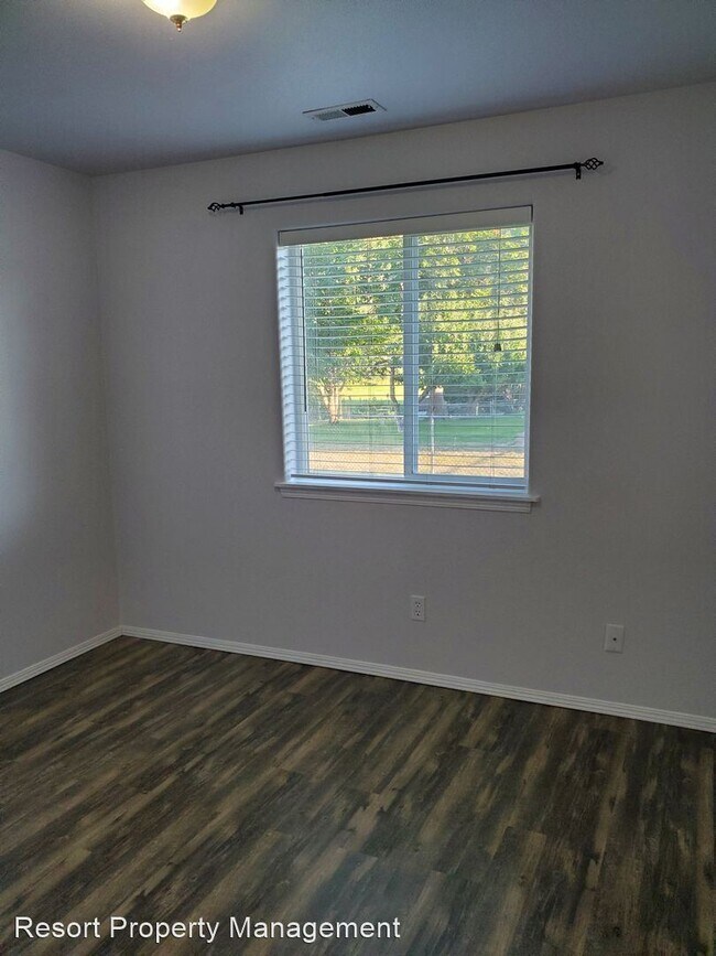 Foto del edificio - 3 br, 2 bath House - 1606 E Best Ave