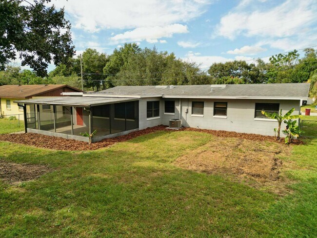 Foto del edificio - 4 bed 2 bath home