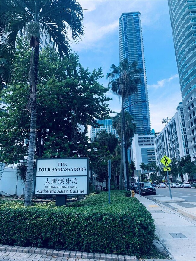 Foto del edificio - 801 Brickell Bay Dr