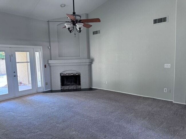 Foto del edificio - Adorable single floor 4 bedrooms,2 bathroo...