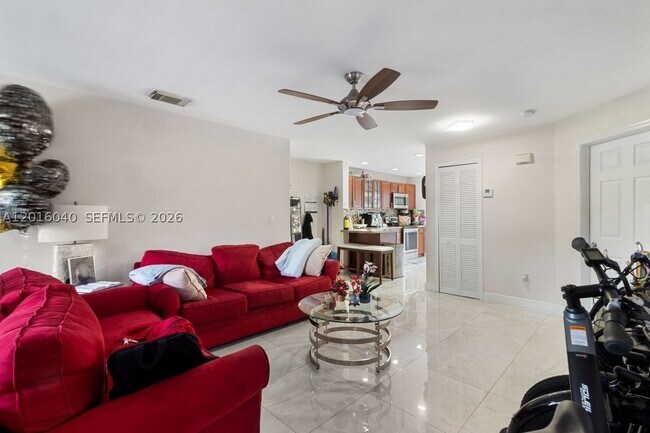 Foto del edificio - 5605 NW 109th Ave
