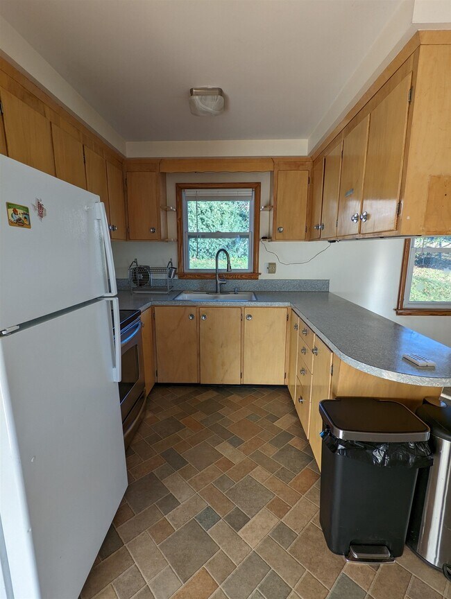 211 Rhode Island Ave, Manchester, NH 03104 House Rental in Manchester