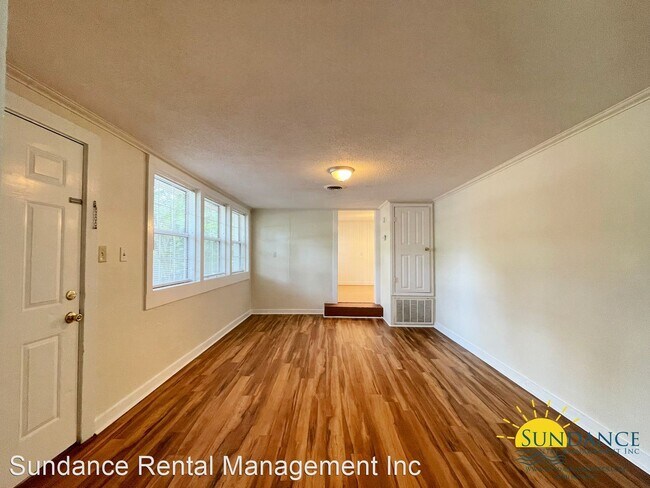 Building Photo - 2 br, 1.5 bath House - 30 Circle Drive