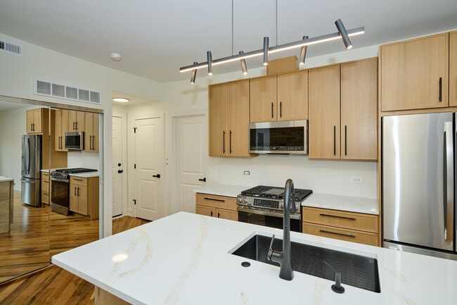 Foto del edificio - 5200 N Winthrop Ave