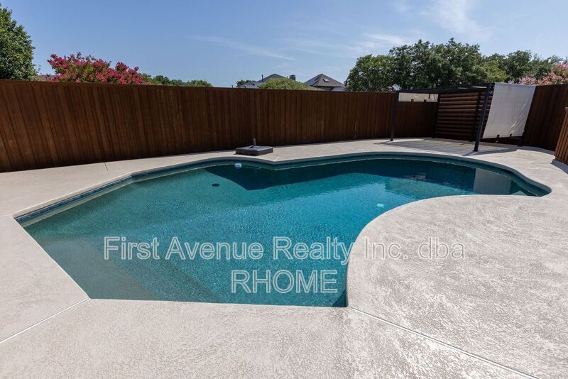 Foto principal - 16121 Shadybank Dr