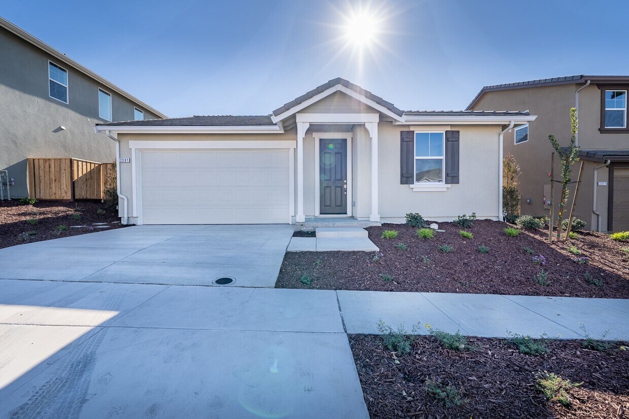 Primary Photo - NEW 4 bedroom, 2.5 bath ranch style home i...