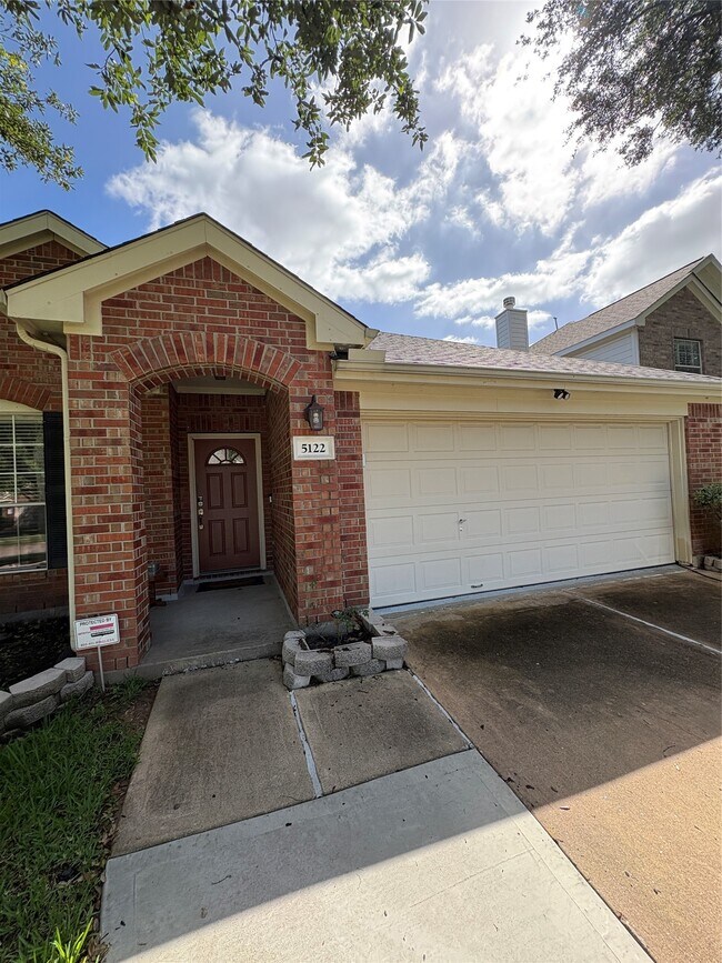 Foto del edificio - 5122 Forest Sage Ln