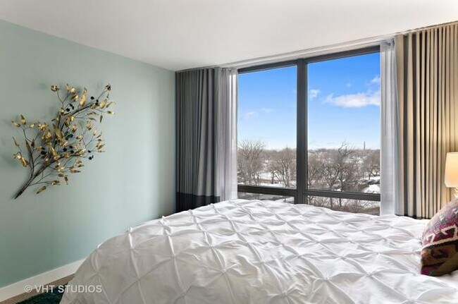 Foto del edificio - 2650 N Lakeview Ave
