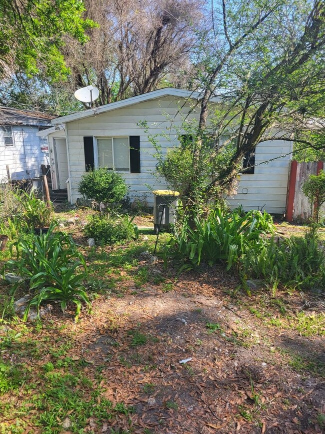 Building Photo - Fully Renovated 4 /1 Single Family House A...