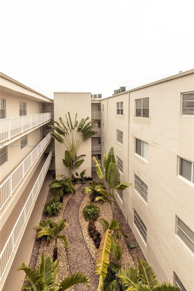 Foto del edificio - 7775 SW 86th St