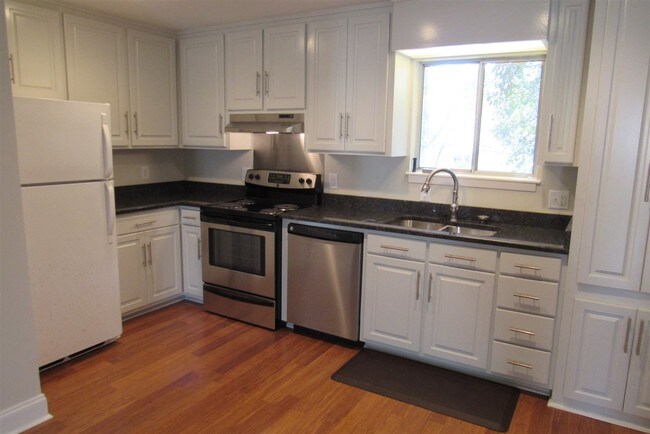 Building Photo - 1111 St Ann St