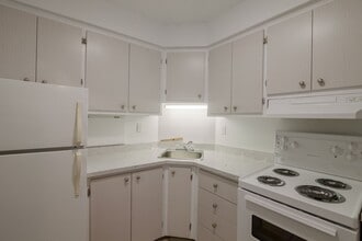 Building Photo - 2285 Rue St Mathieu