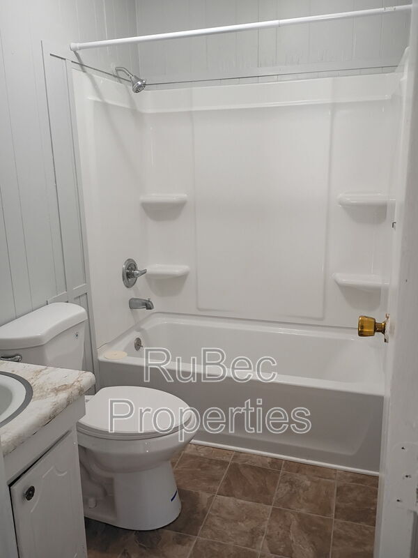 Foto del edificio - 115 E Maine Ave