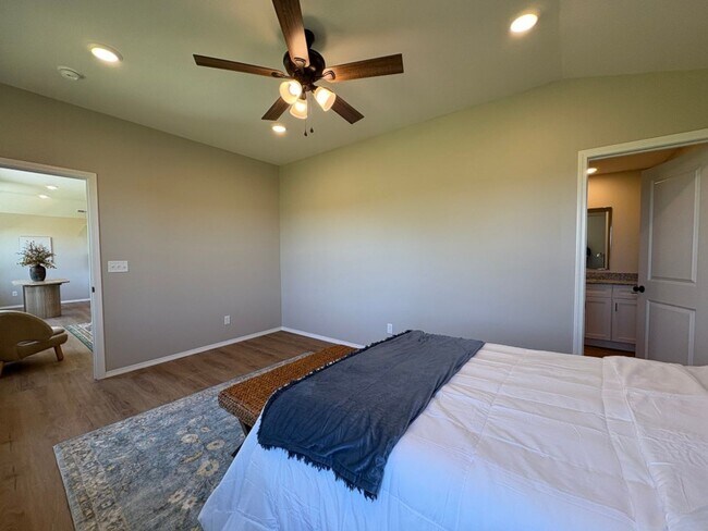 Building Photo - Brand New Home!!