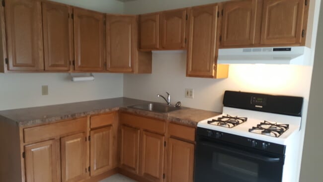 FRIDGE WOULD GO TO RIGHT OF STOVE - 526 Pearl St