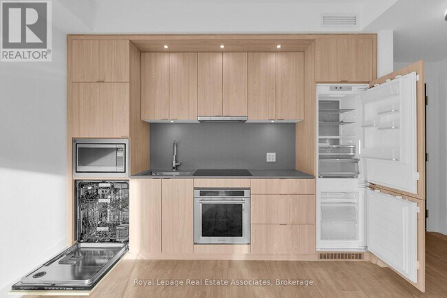 Building Photo - 259 The Kingsway