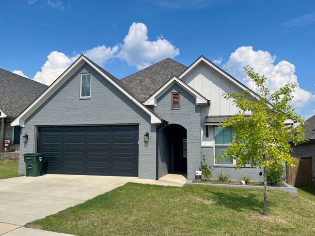 Building Photo - 7012 Hillside Ave