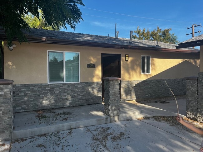Building Photo - 2529 N Sierra Way