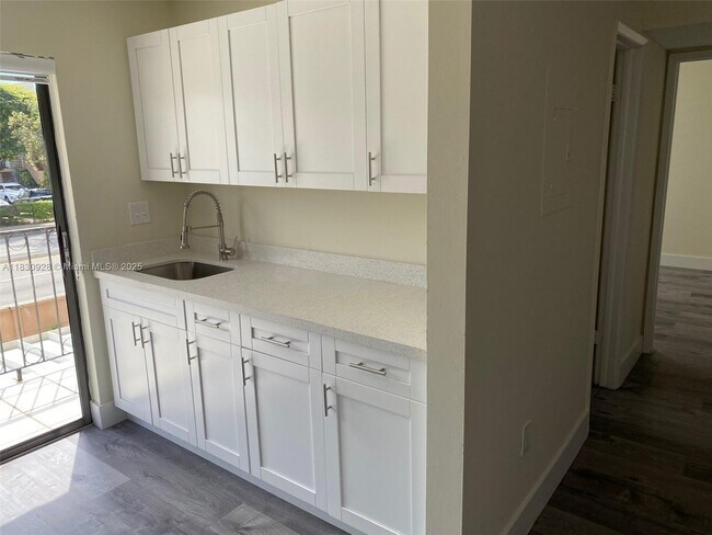 Building Photo - 2730 W 60th Pl