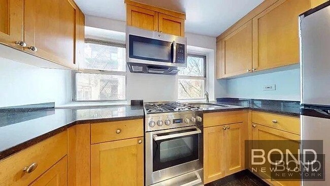 Foto del edificio - 482 W Broadway