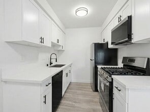 Building Photo - 6828 Fulton Ave