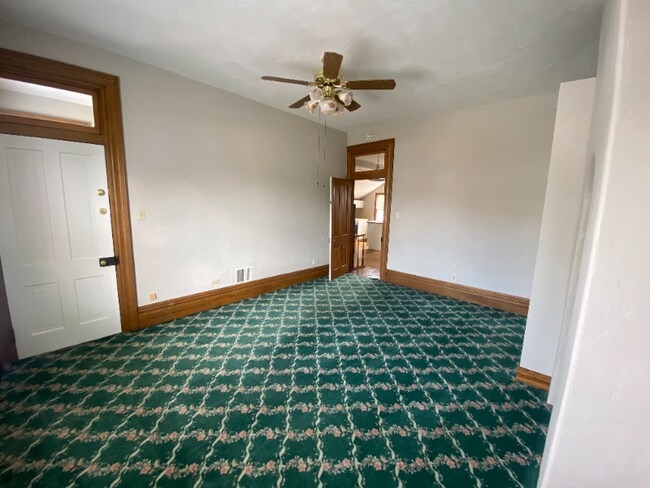 Building Photo - 305 E Main St