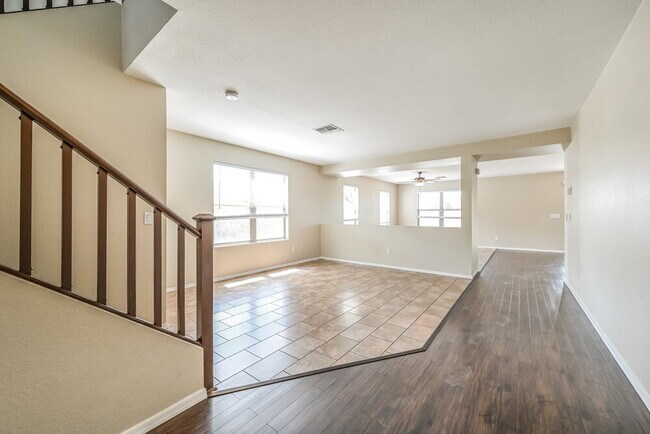 Foto del edificio - 15331 W Cameron Cir