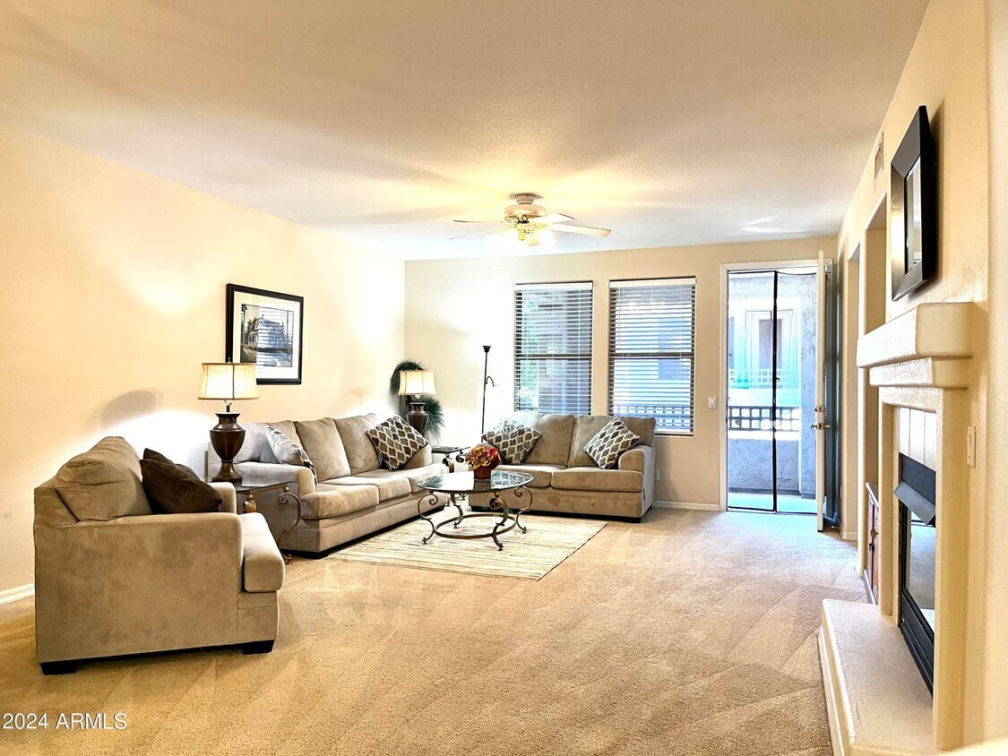 Primary Photo - 15221 N Clubgate Dr