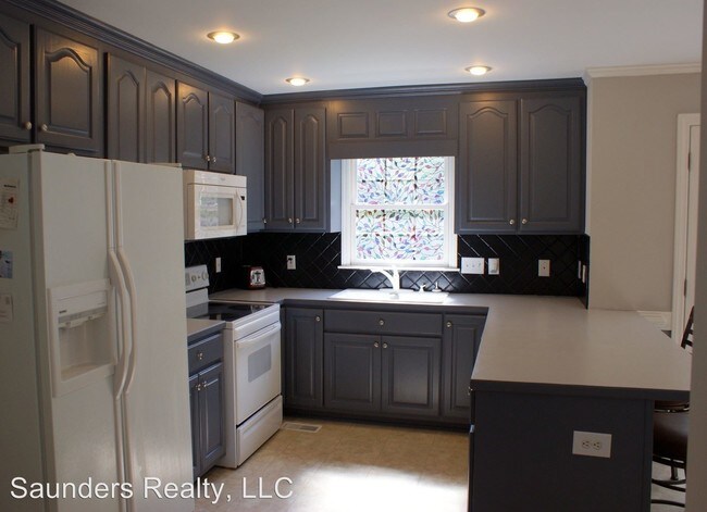 Building Photo - 3 br, 3.5 bath House - 1074 Lewis Rd