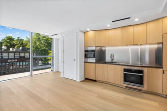 Building Photo - 401-1568 Alberni St