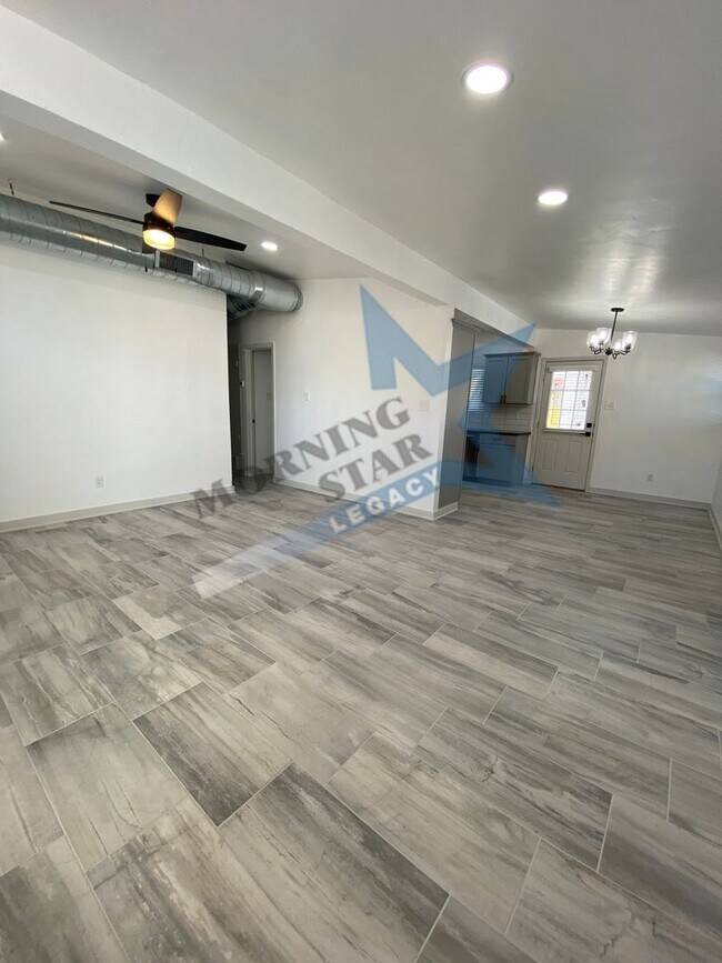 Foto del edificio - Fully Remodeled 3 bd home